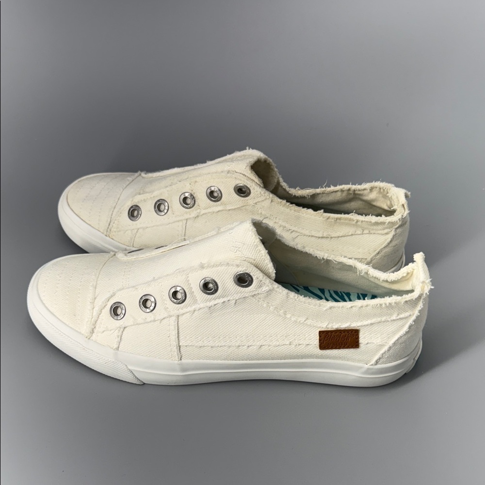 Blowfish Cream Slip-On Sneakers Malibu Play Women’s Size 9